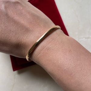 Rose gold bracelet oval shape